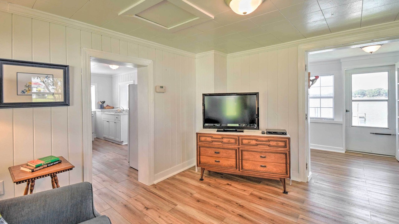 Photo of Livingroom in Deltaville