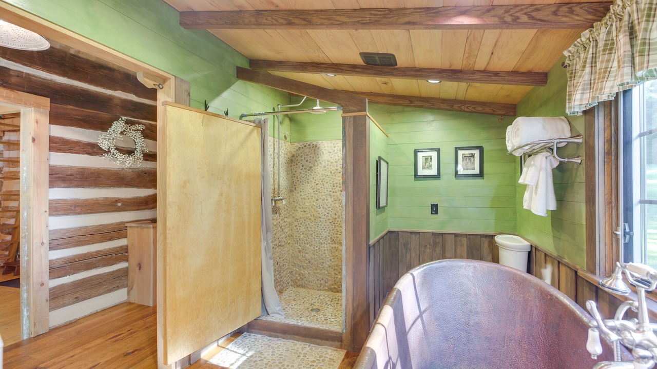 Photo of Bathroom in Peaks