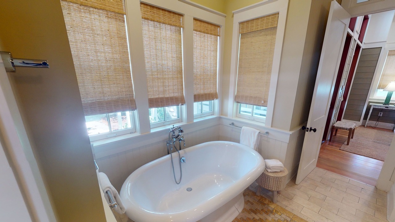 Photo of Bathroom in Beach District