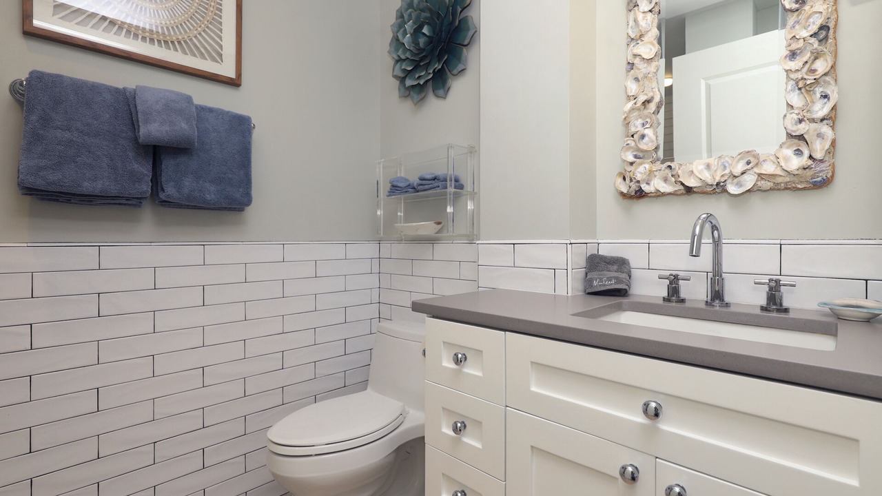 Photo of Bathroom in Gulf District