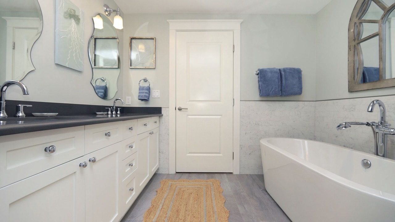 Photo of Bathroom in Gulf District