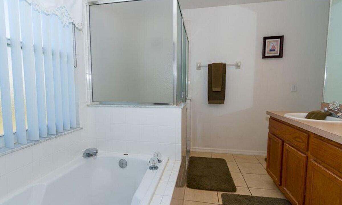 Photo of Bathroom in Bridgewater Crossing