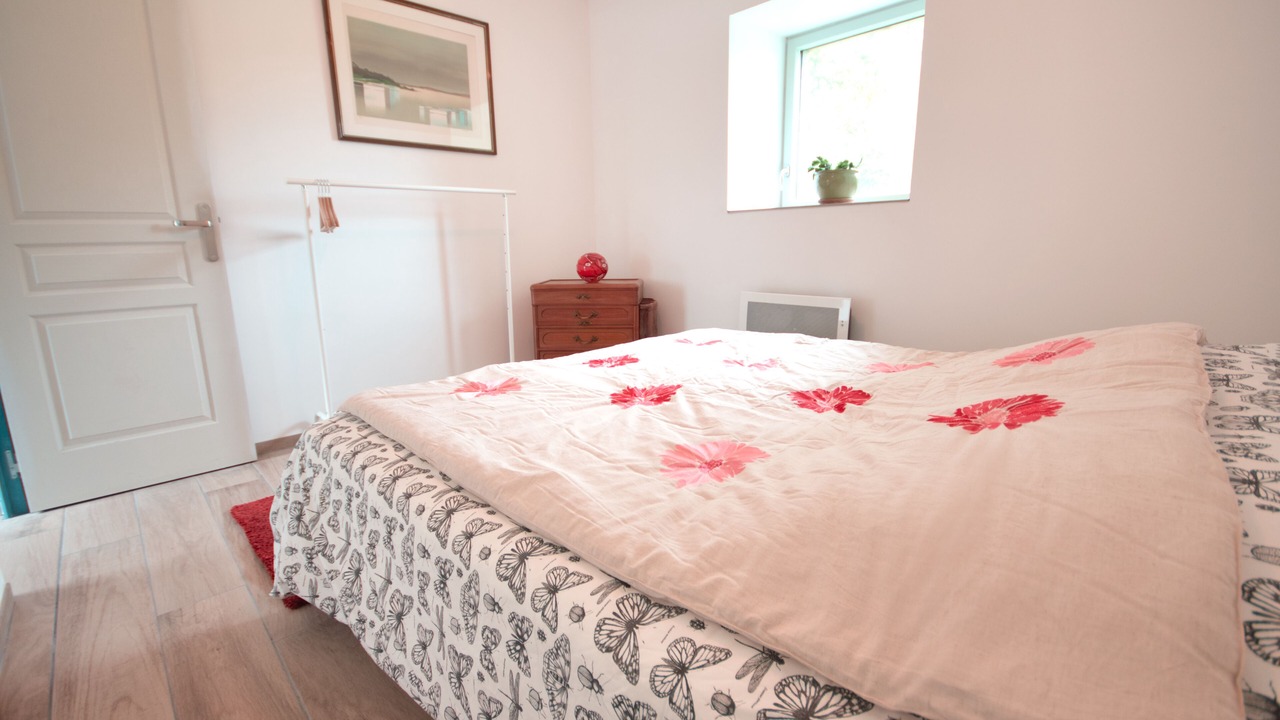 Photo of Bedroom in Perret