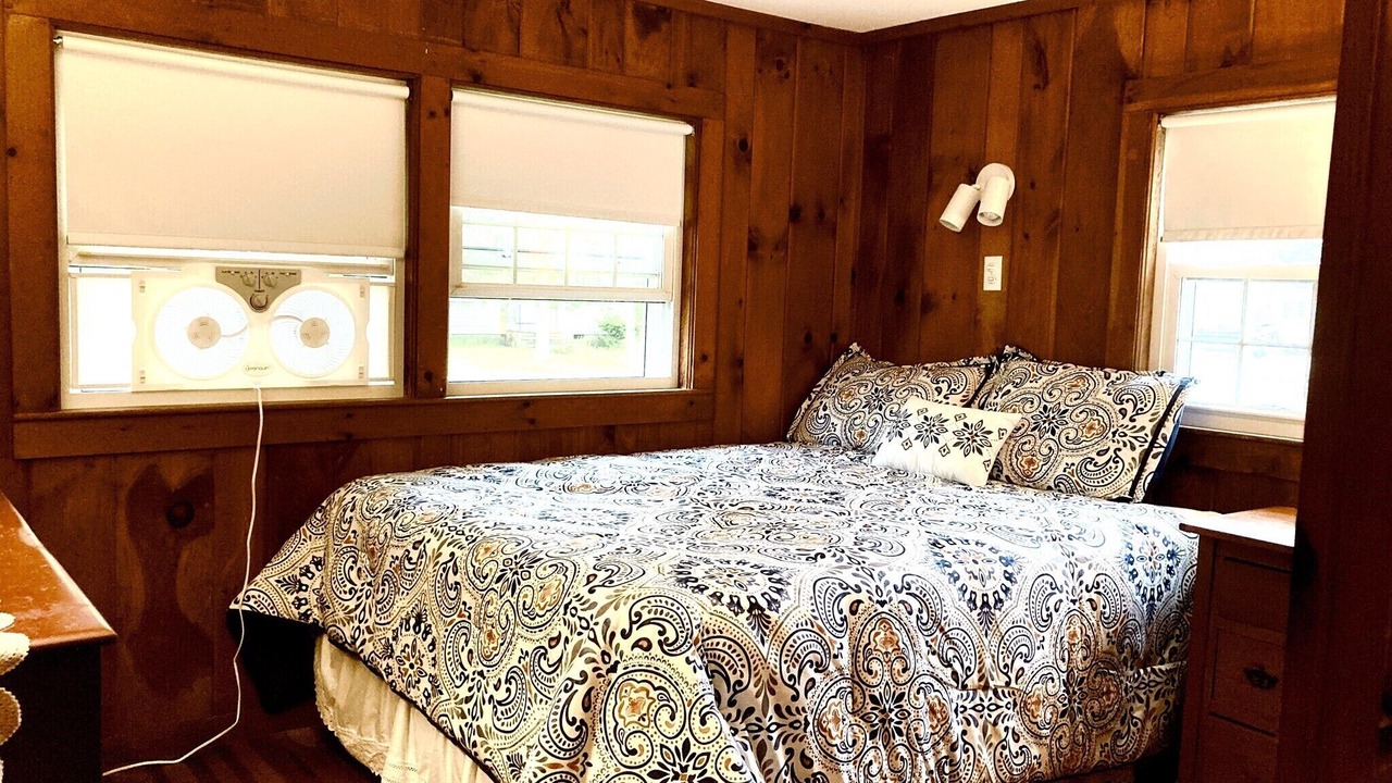Photo of Bedroom in Popponesset