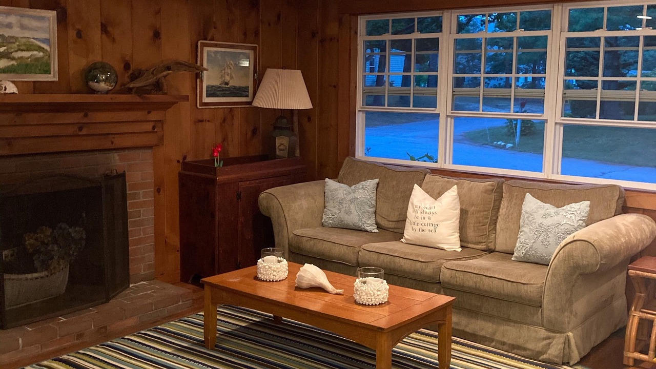 Photo of Livingroom in Popponesset