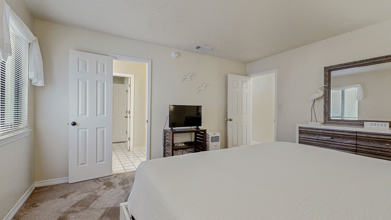 Photo of Bedroom in Crystal Beach