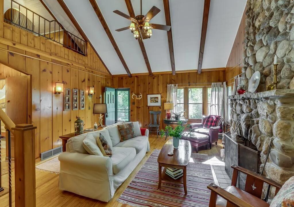Photo of Livingroom in Michiana Shores