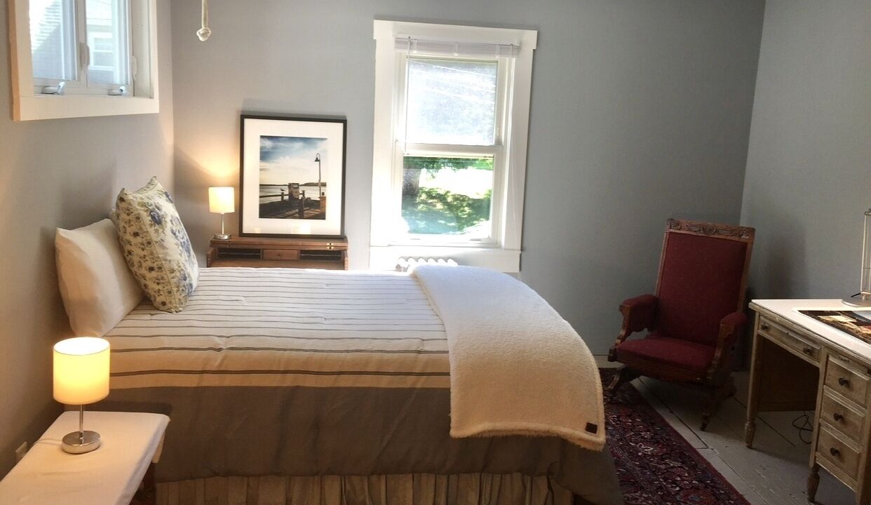 Photo of Bedroom in Lee