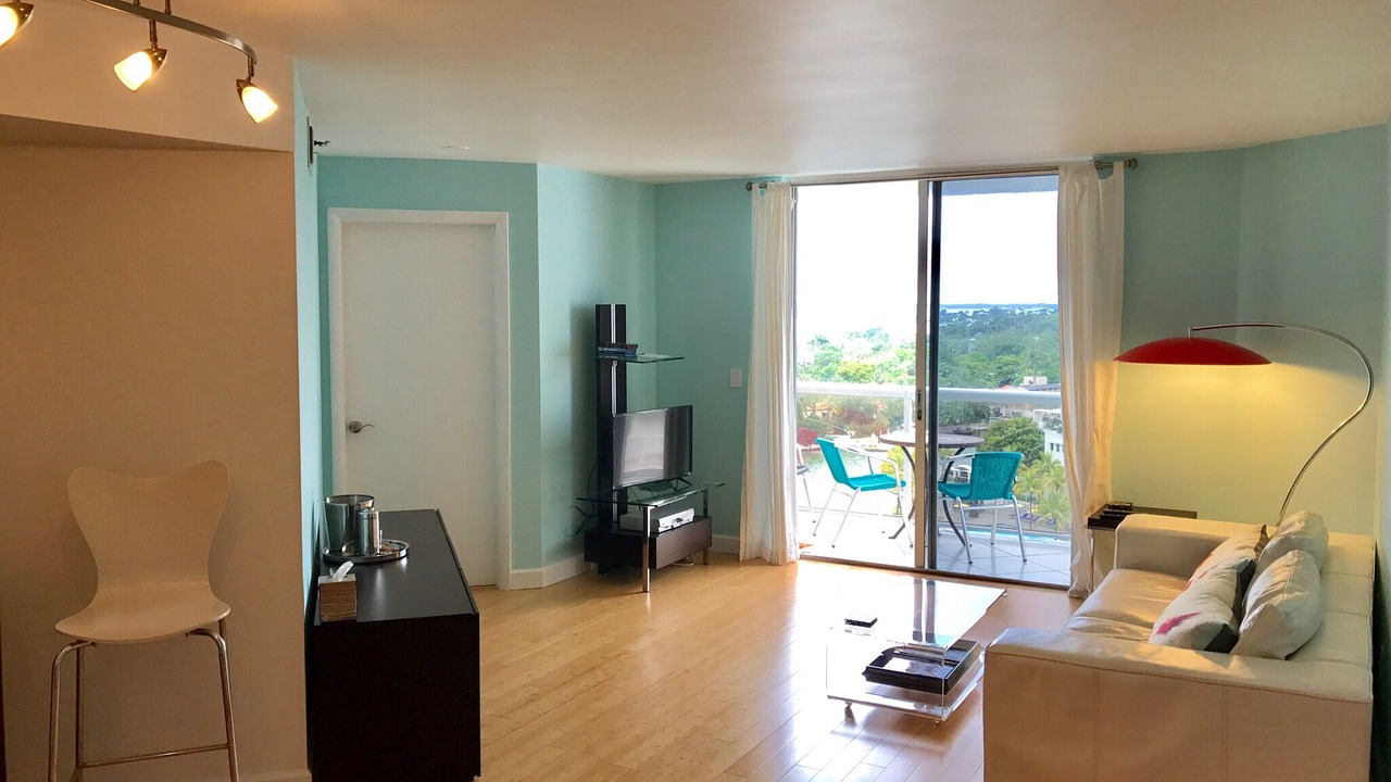 Photo of Livingroom in Mid Beach