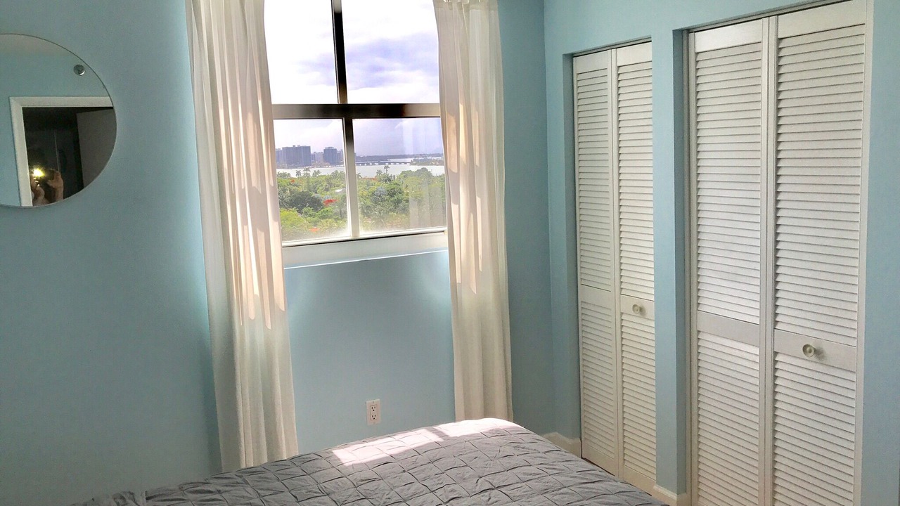 Photo of Bedroom in Mid Beach