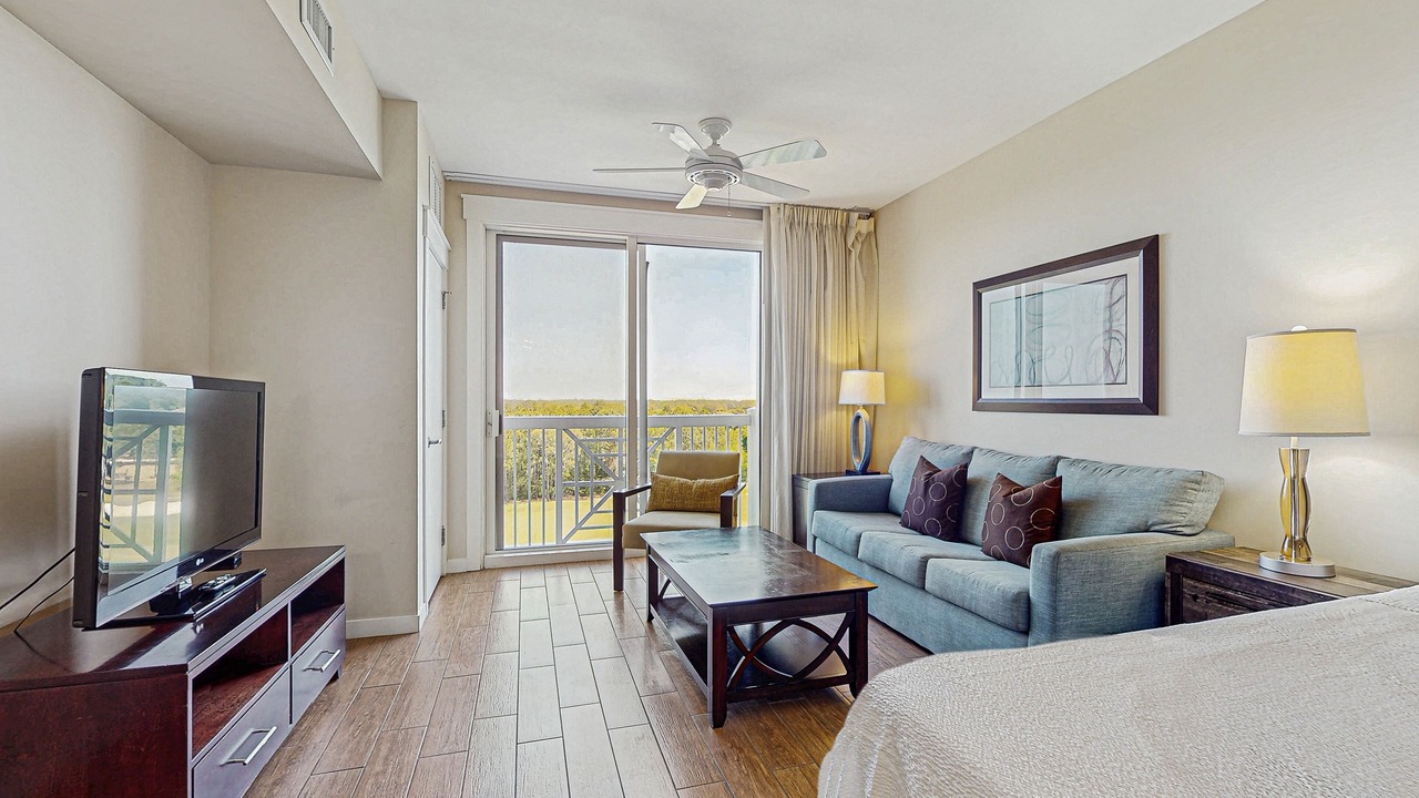 Photo of Livingroom in Baytowne Wharf