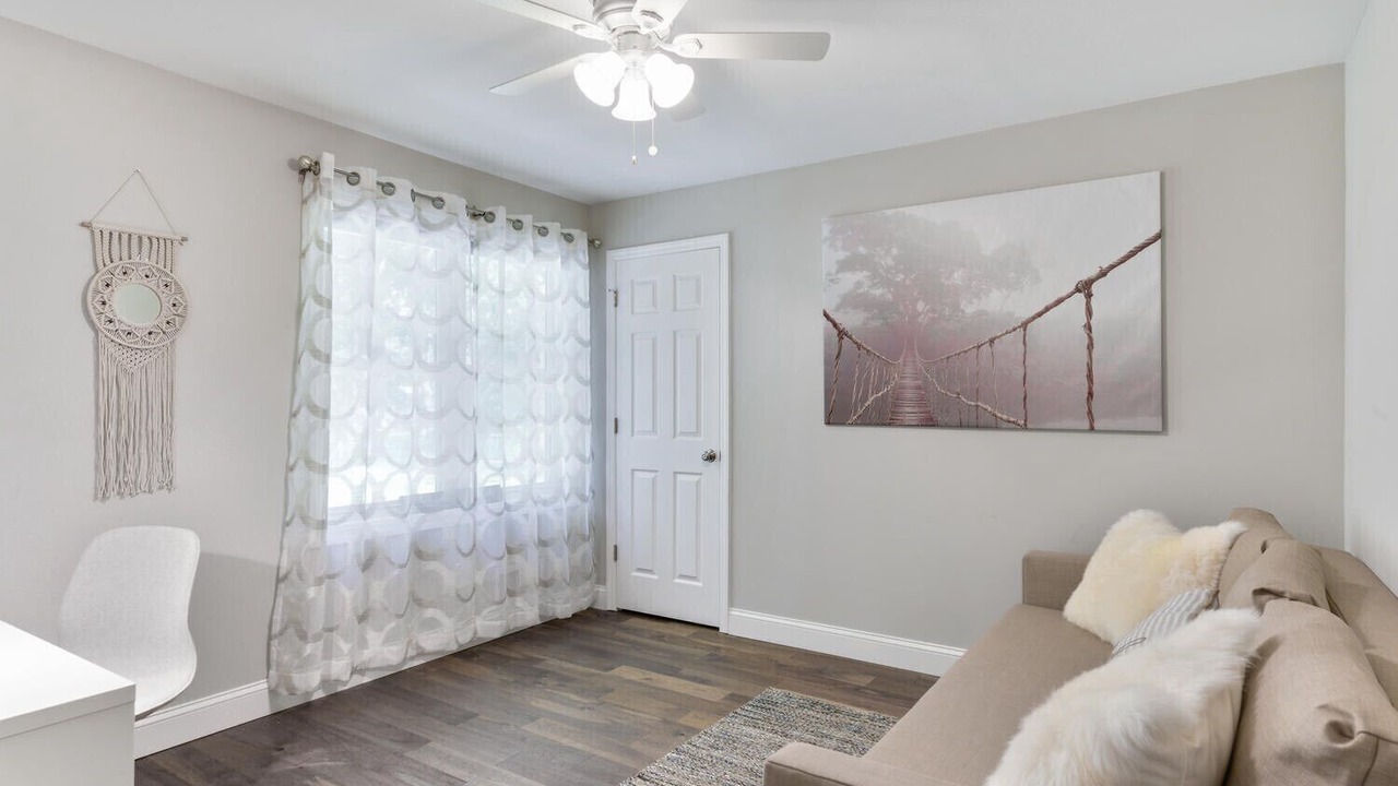Photo of Livingroom in Lawrenceville