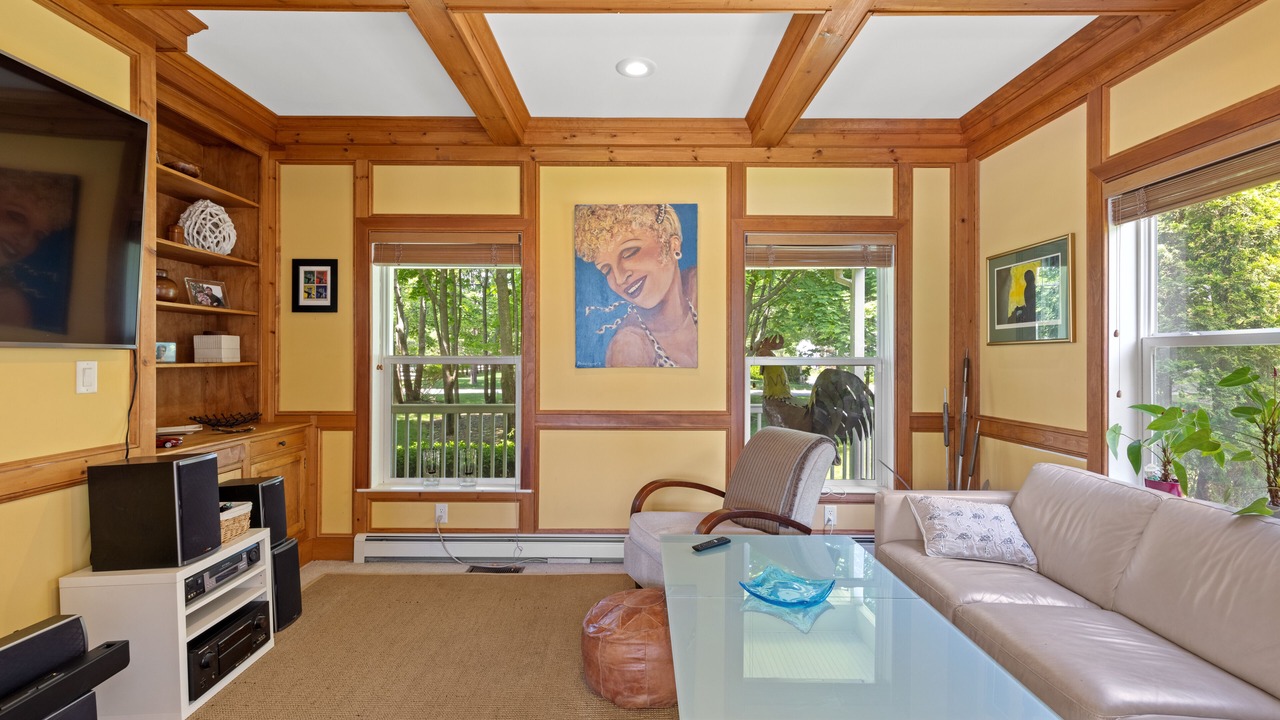 Photo of Livingroom in Speonk