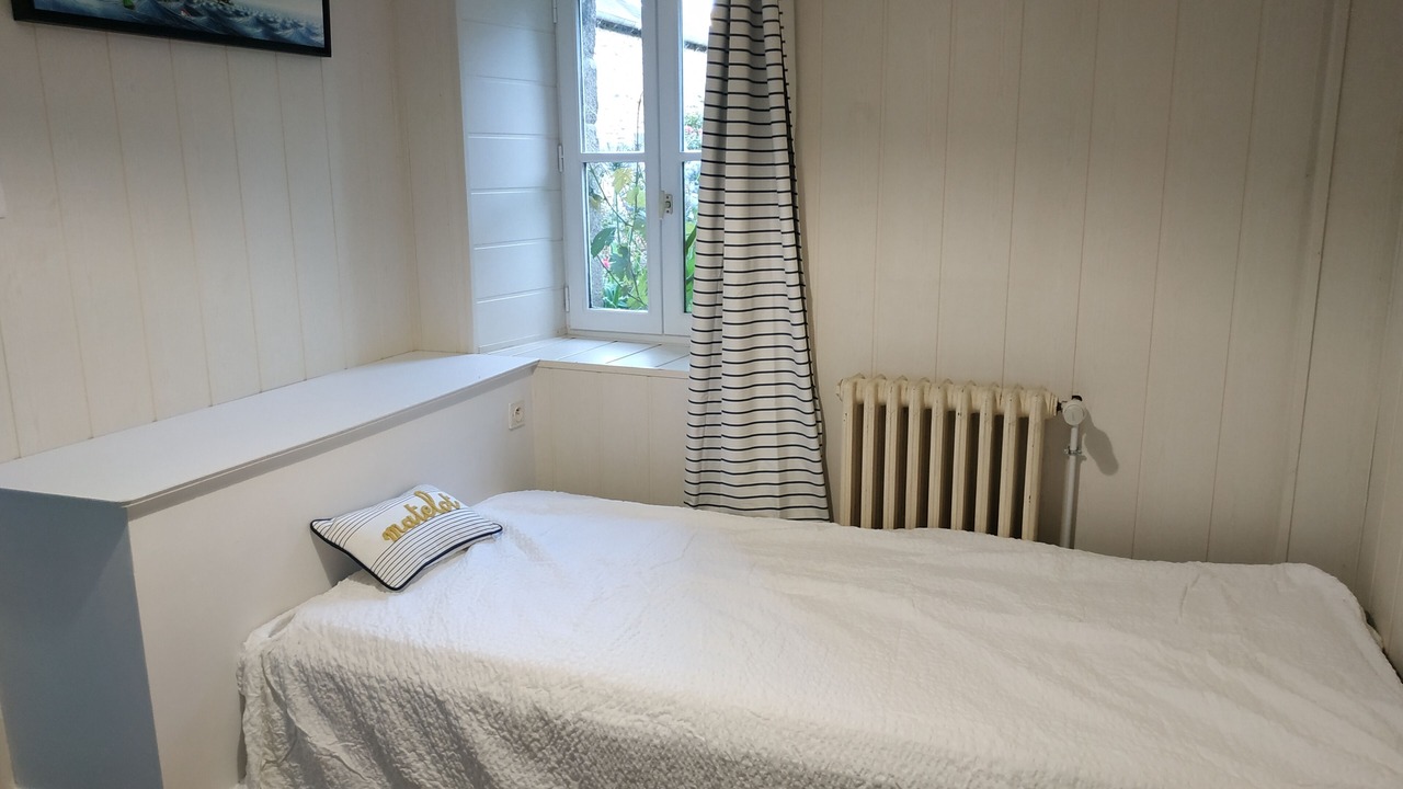 Photo of Bedroom in La Roche-Derrien