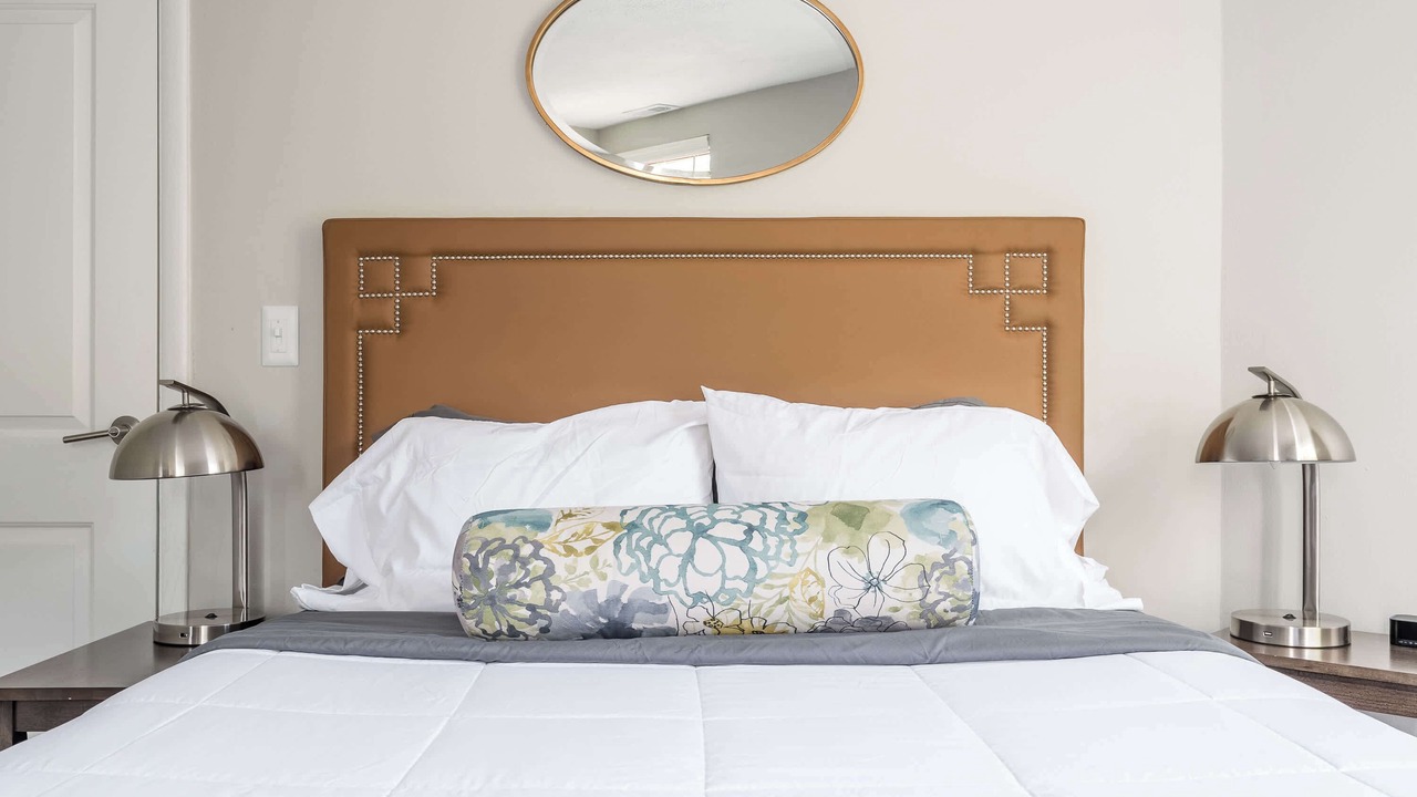 Photo of Bedroom in Chatham-Arch