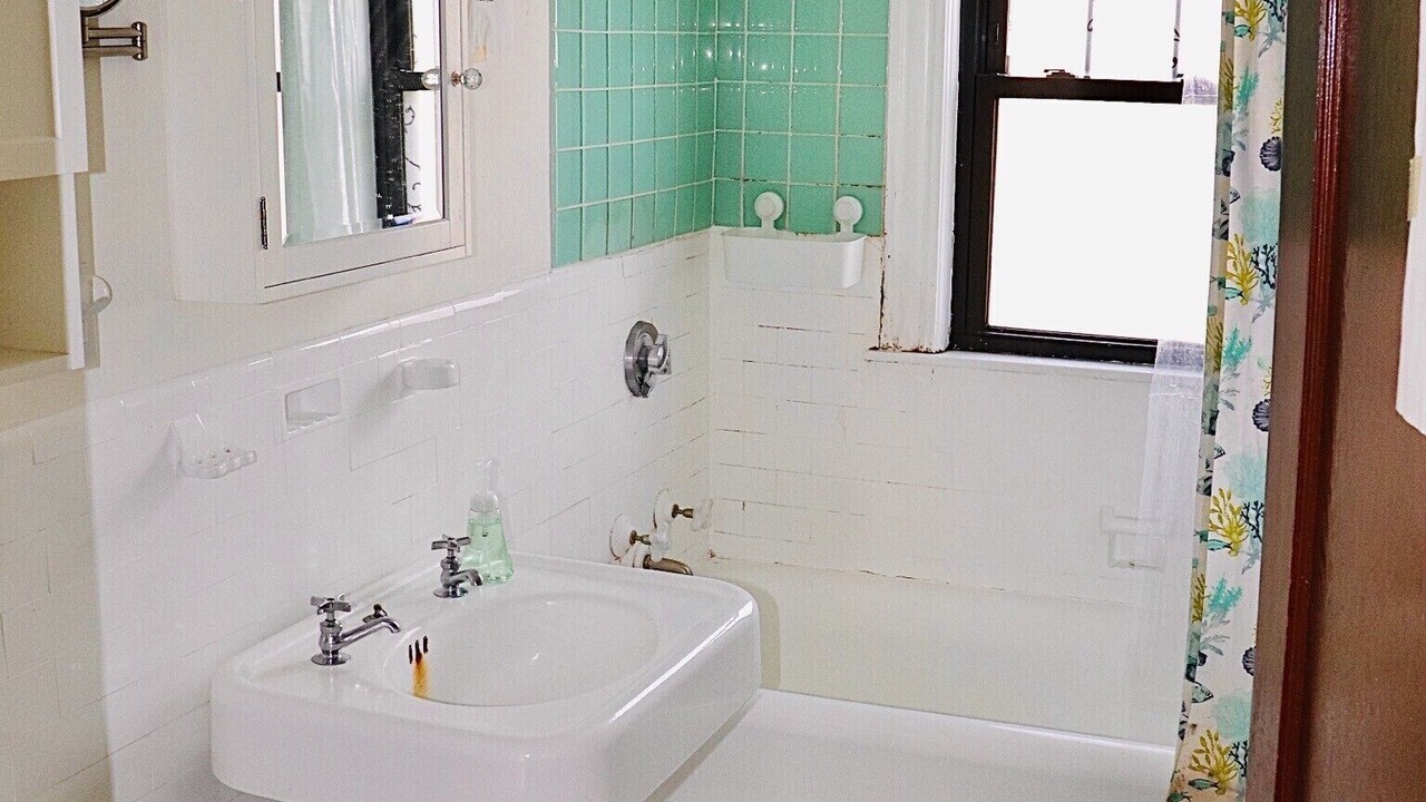 Photo of Bathroom in Oak Square