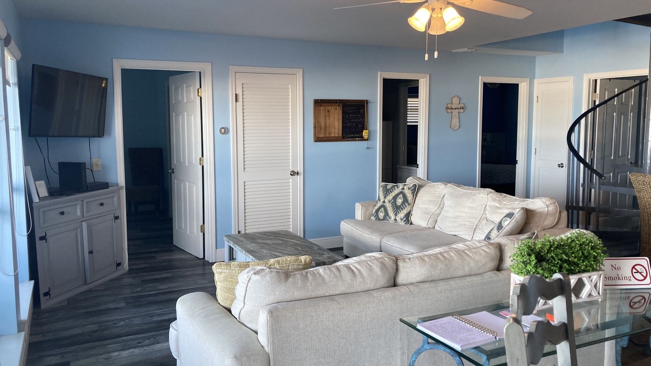 Photo of Livingroom in Crescent Beach