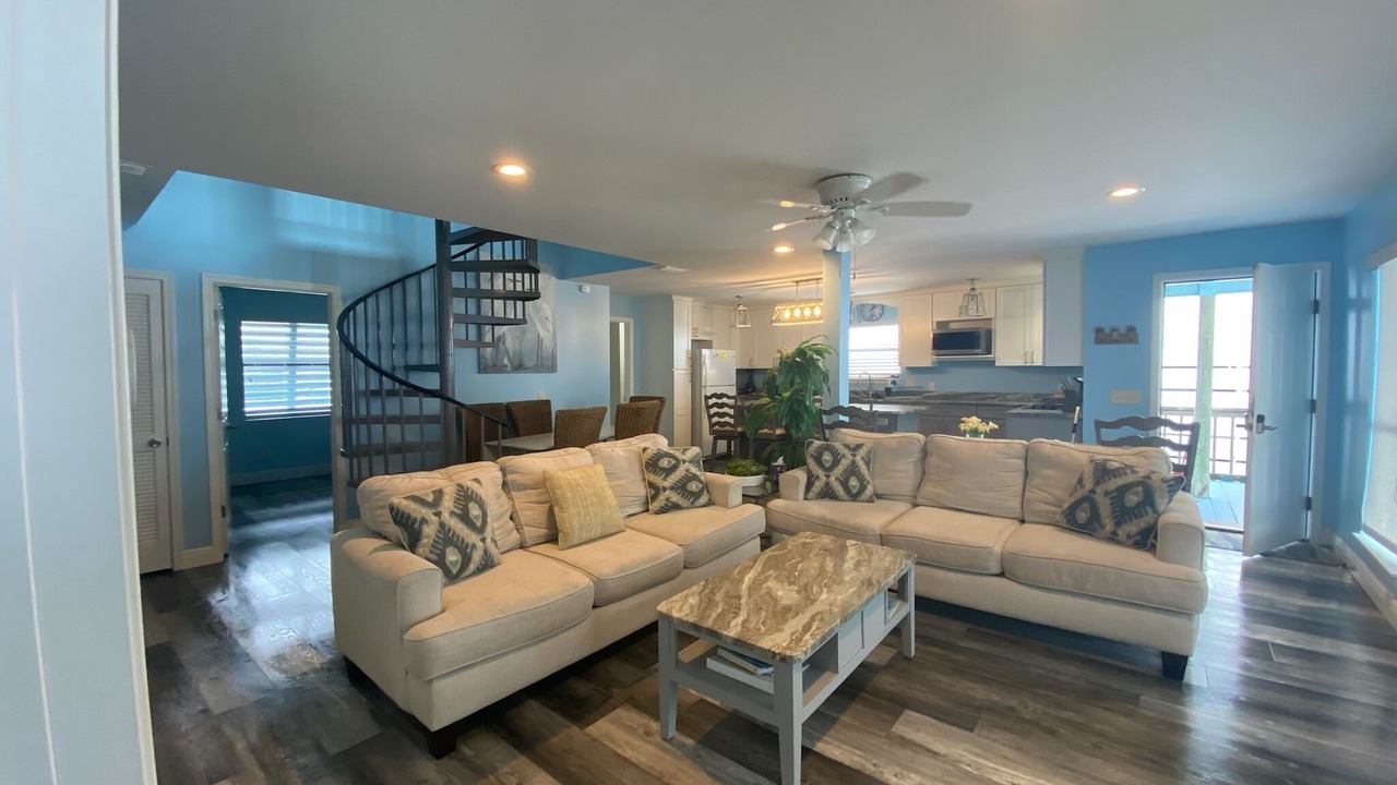 Photo of Livingroom in Crescent Beach