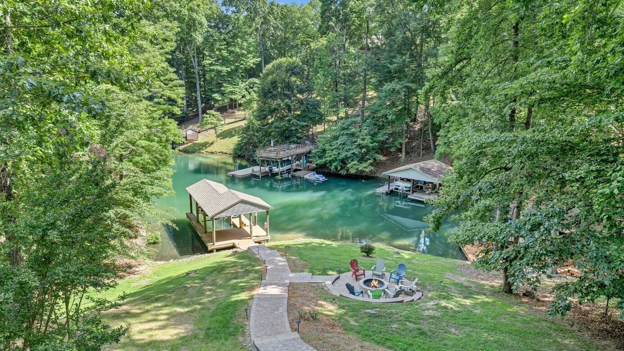 Photo of Others in Huddleston