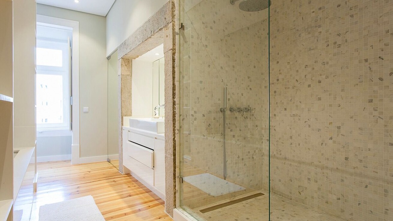 Photo of Bathroom in Baixa