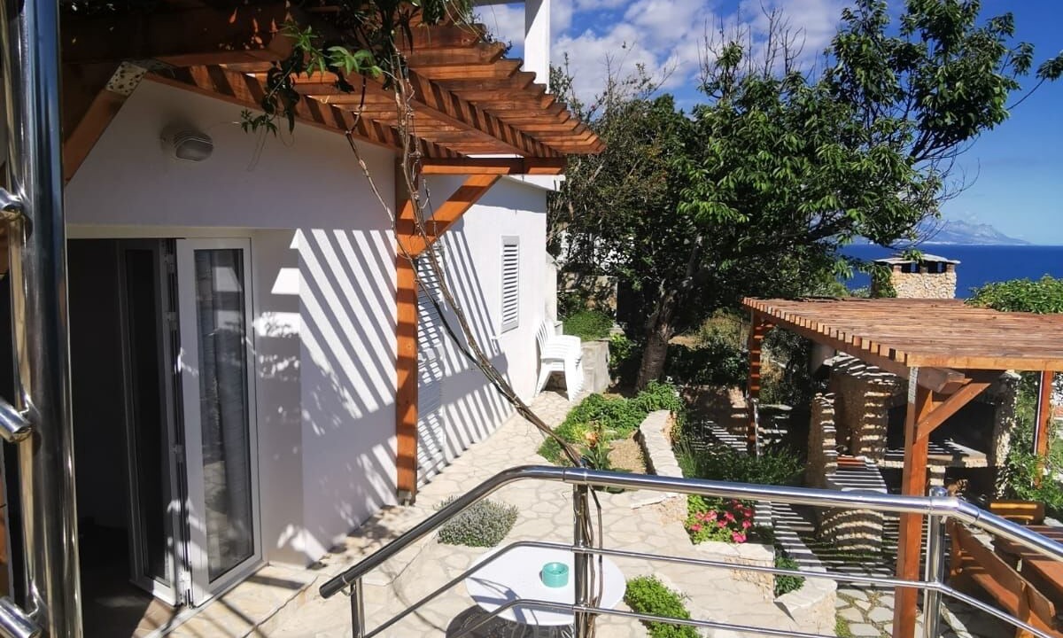 Photo of Outdoor in Mimice