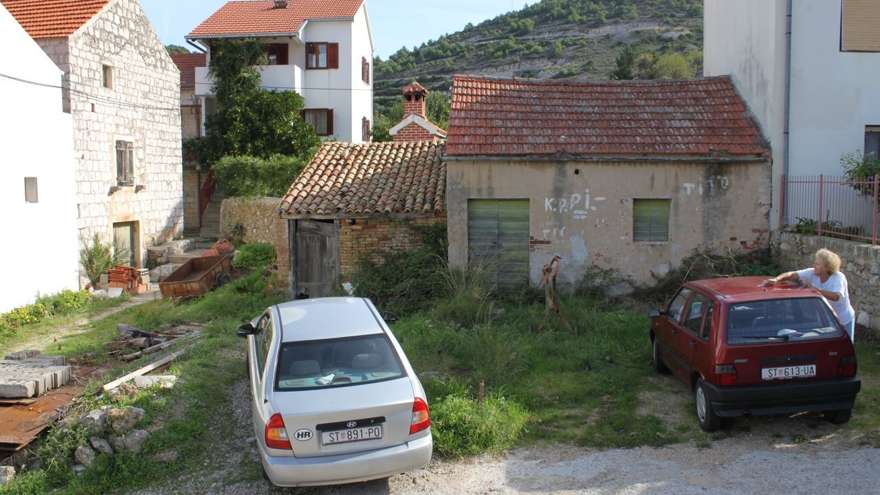 Photo of Others in Vis