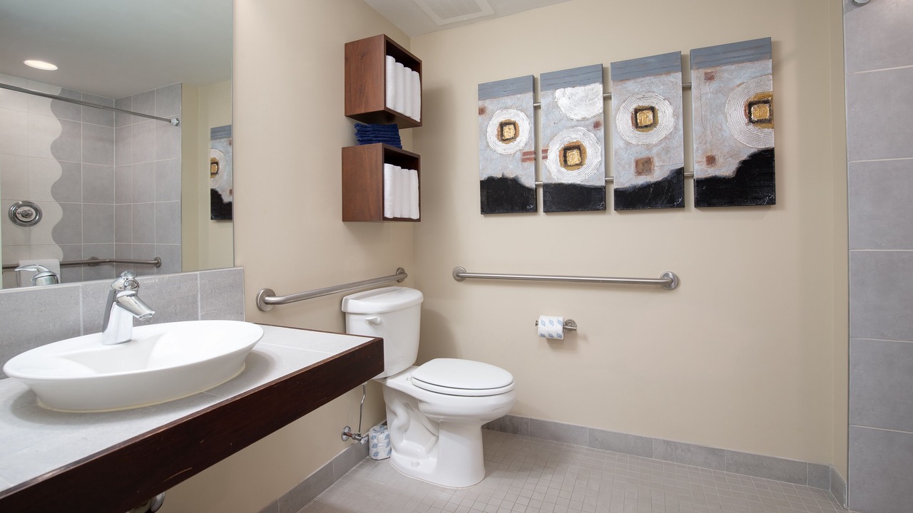 Photo of Bathroom in Baytowne Wharf