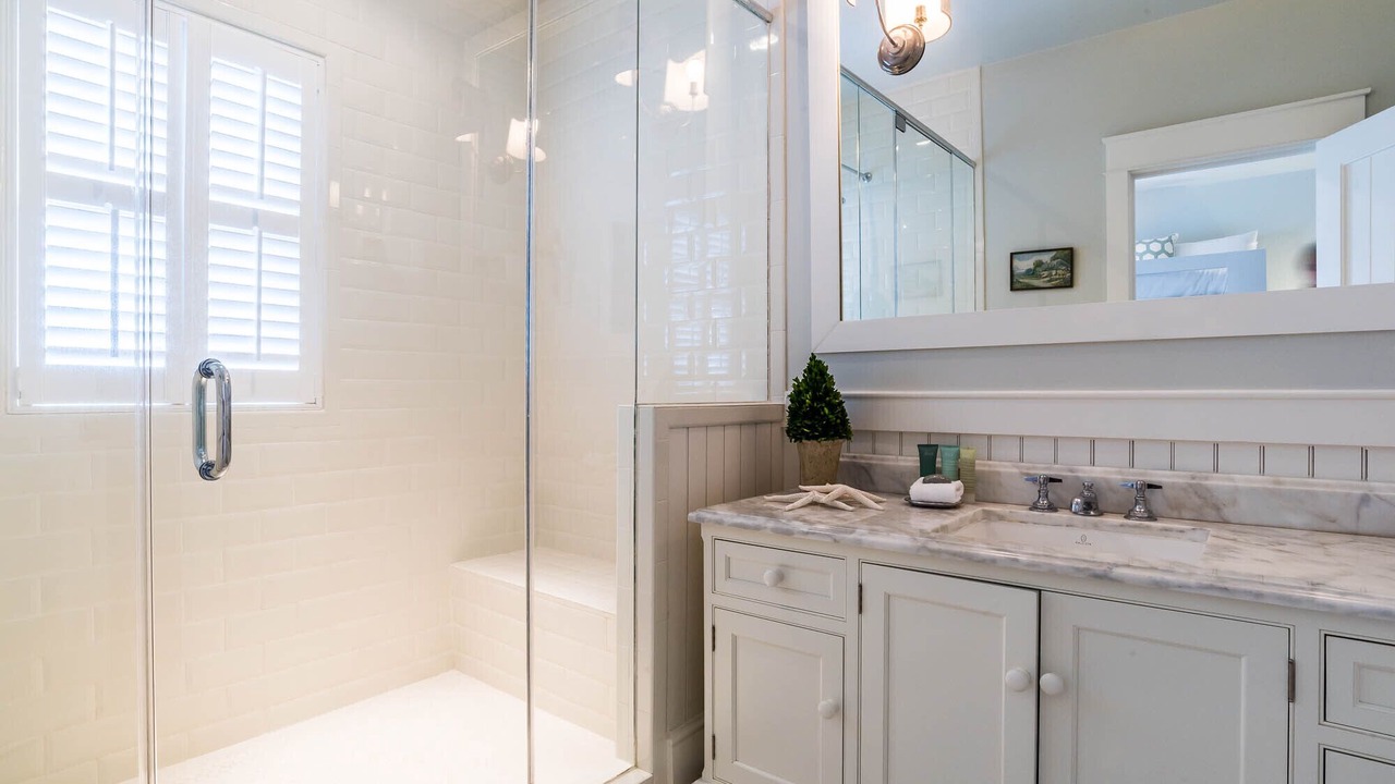 Photo of Bathroom in Beach District