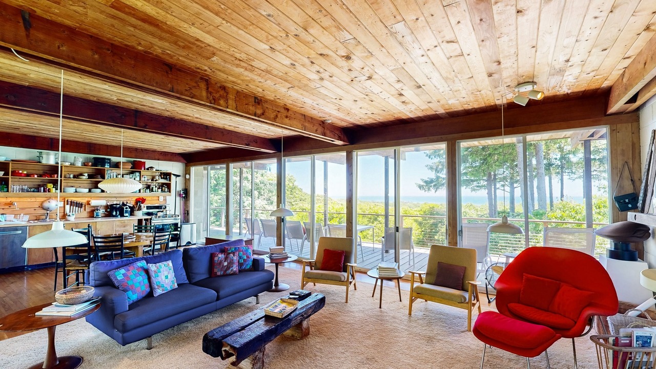 Photo of Livingroom in Chilmark