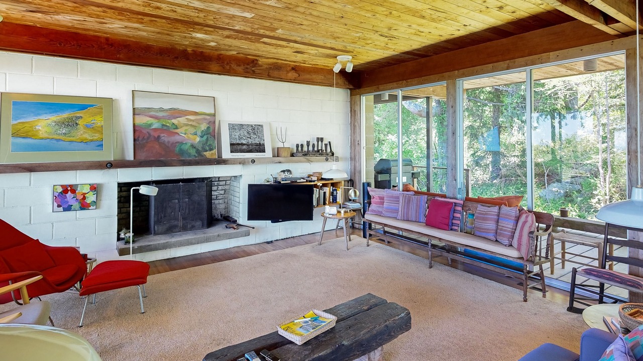 Photo of Livingroom in Chilmark