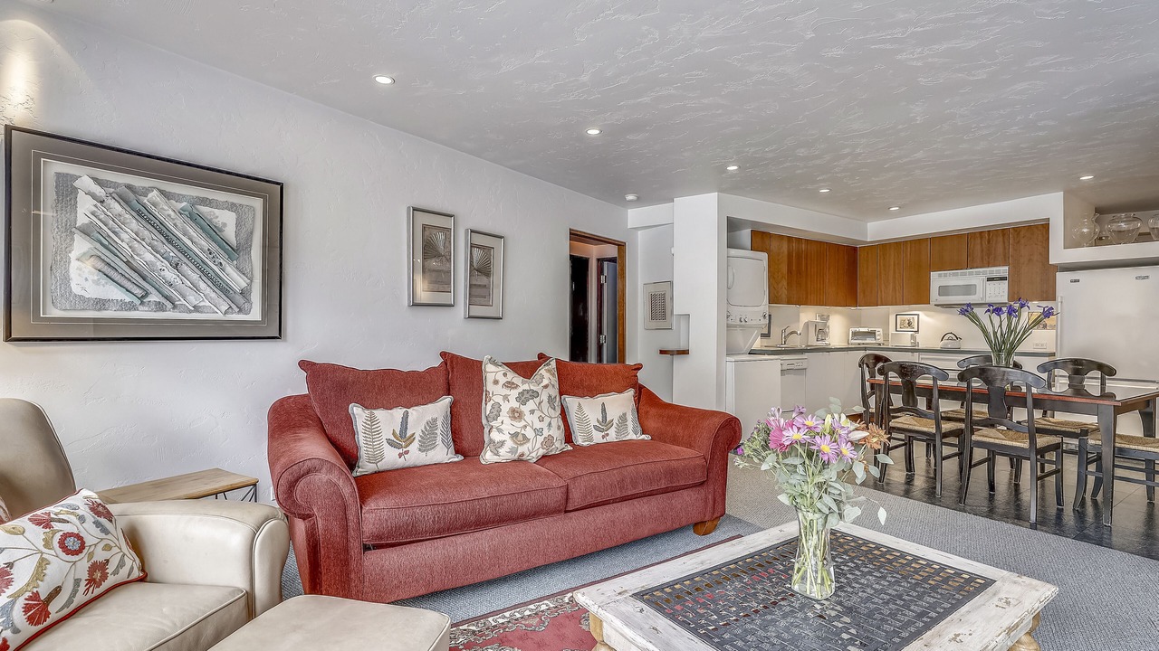 Photo of Livingroom in Downtown