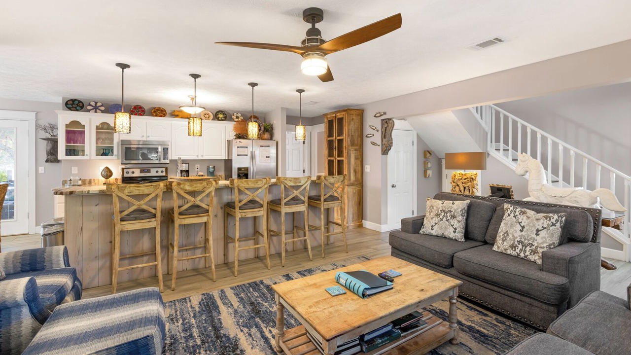 Photo of Livingroom in White's Gulfview