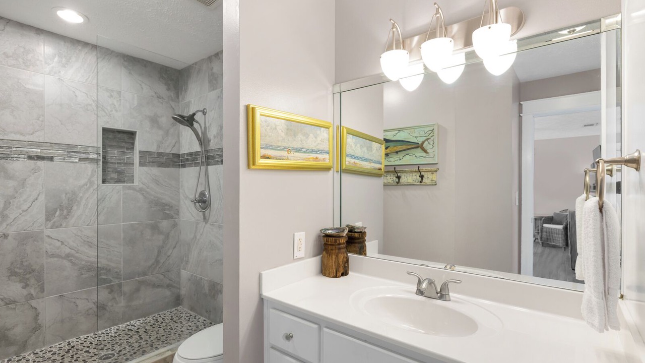 Photo of Bathroom in White's Gulfview