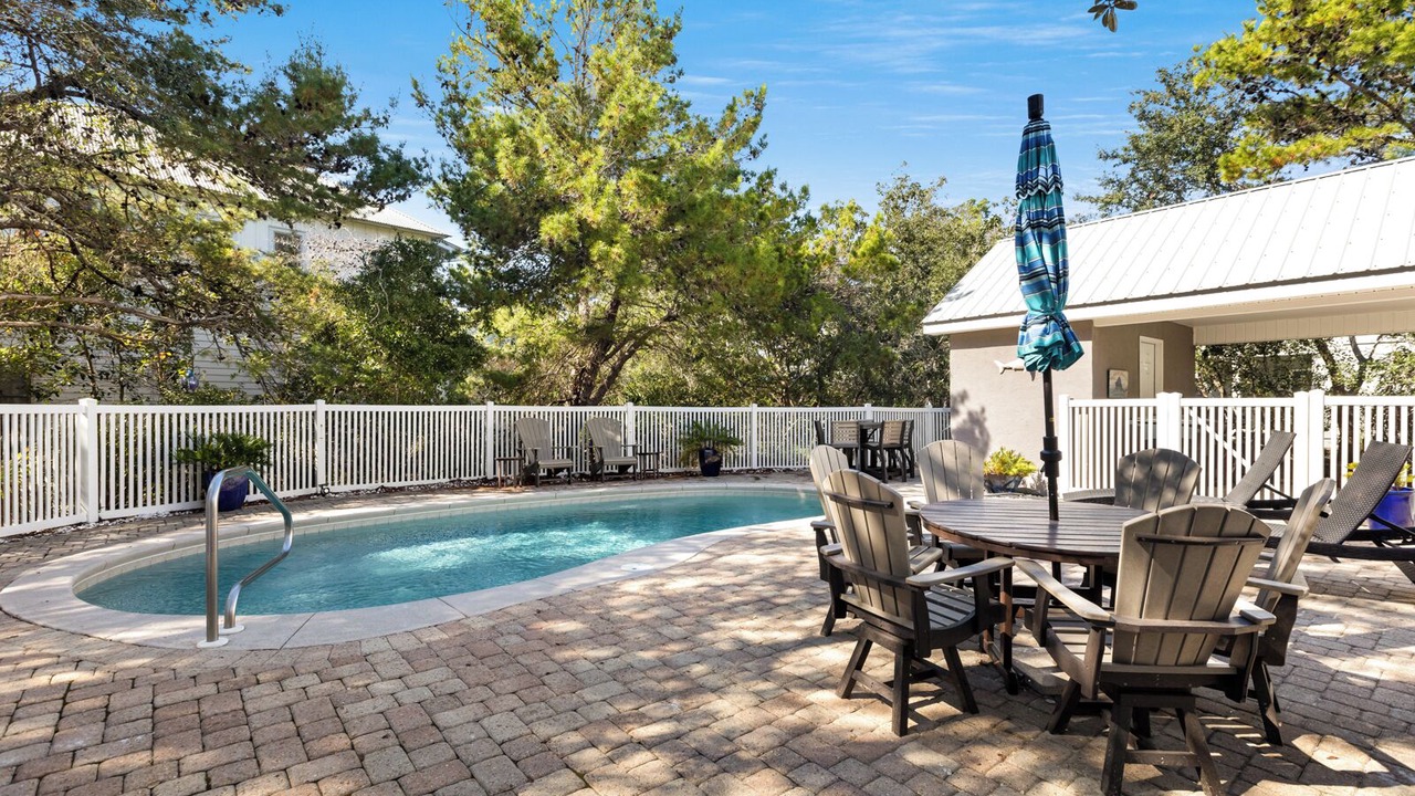 Photo of Outdoor in White's Gulfview