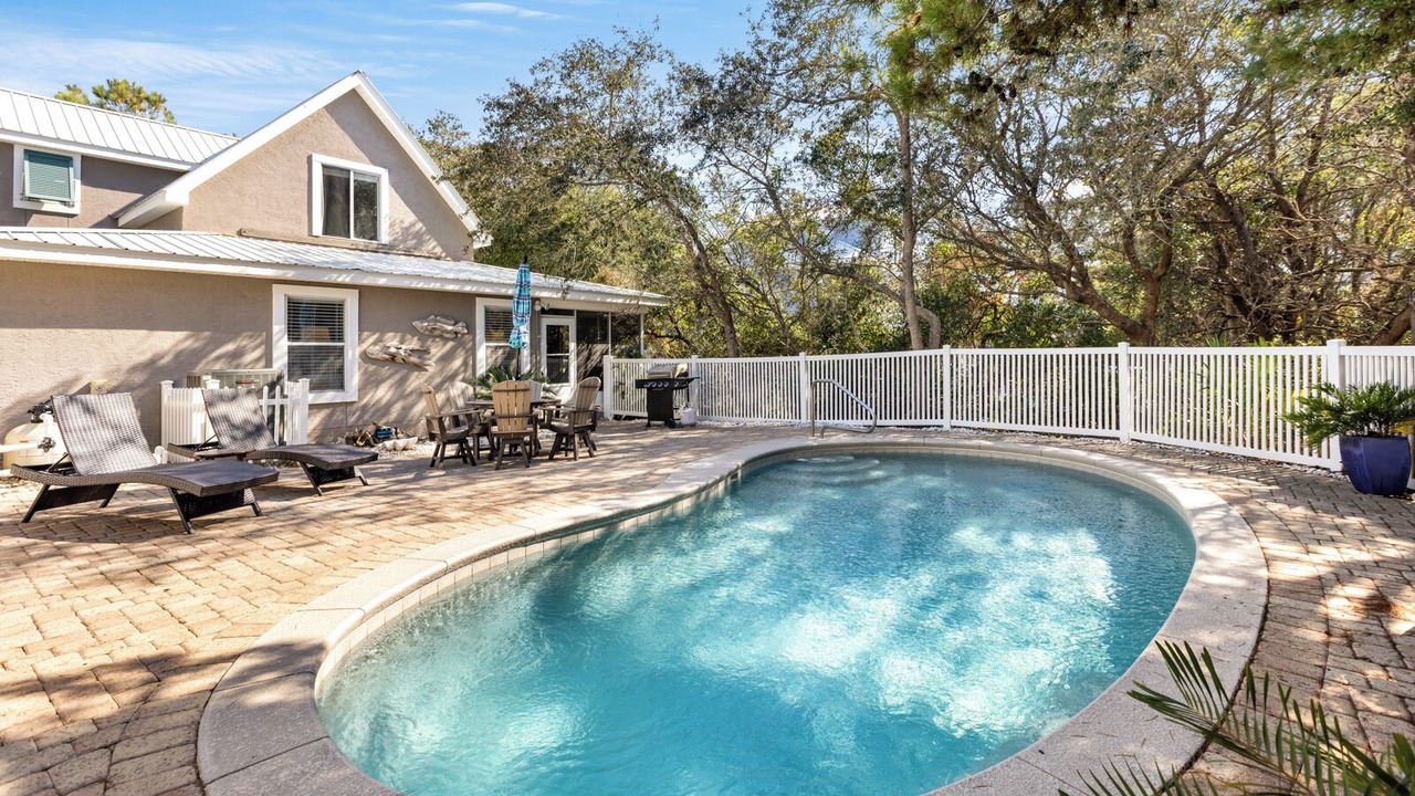 Photo of Outdoor in White's Gulfview