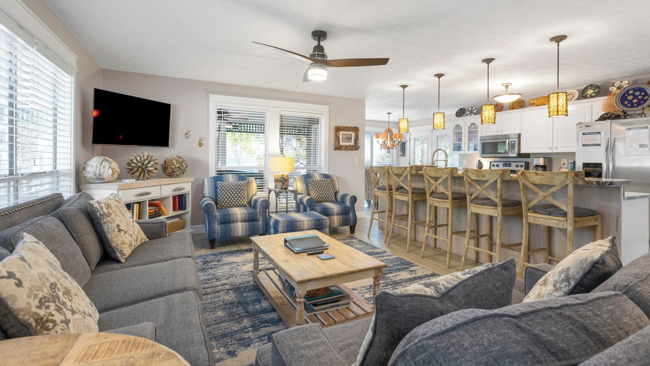 Photo of Livingroom in White's Gulfview