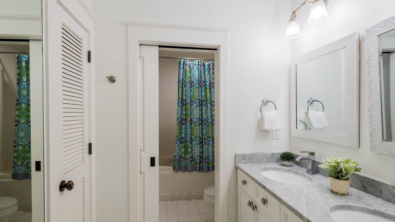 Photo of Bathroom in Beach District