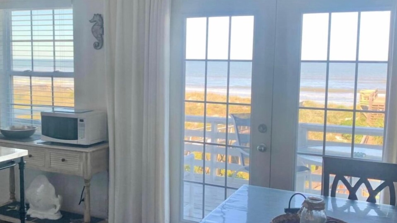 Photo of Livingroom in Crescent Beach