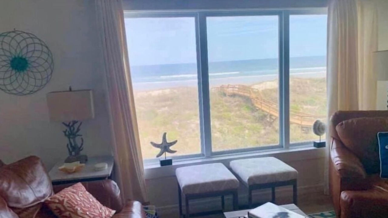 Photo of Livingroom in Crescent Beach