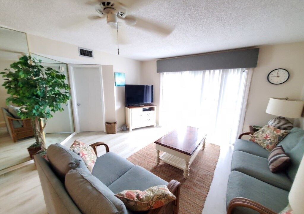 Photo of Livingroom in Butler Beach