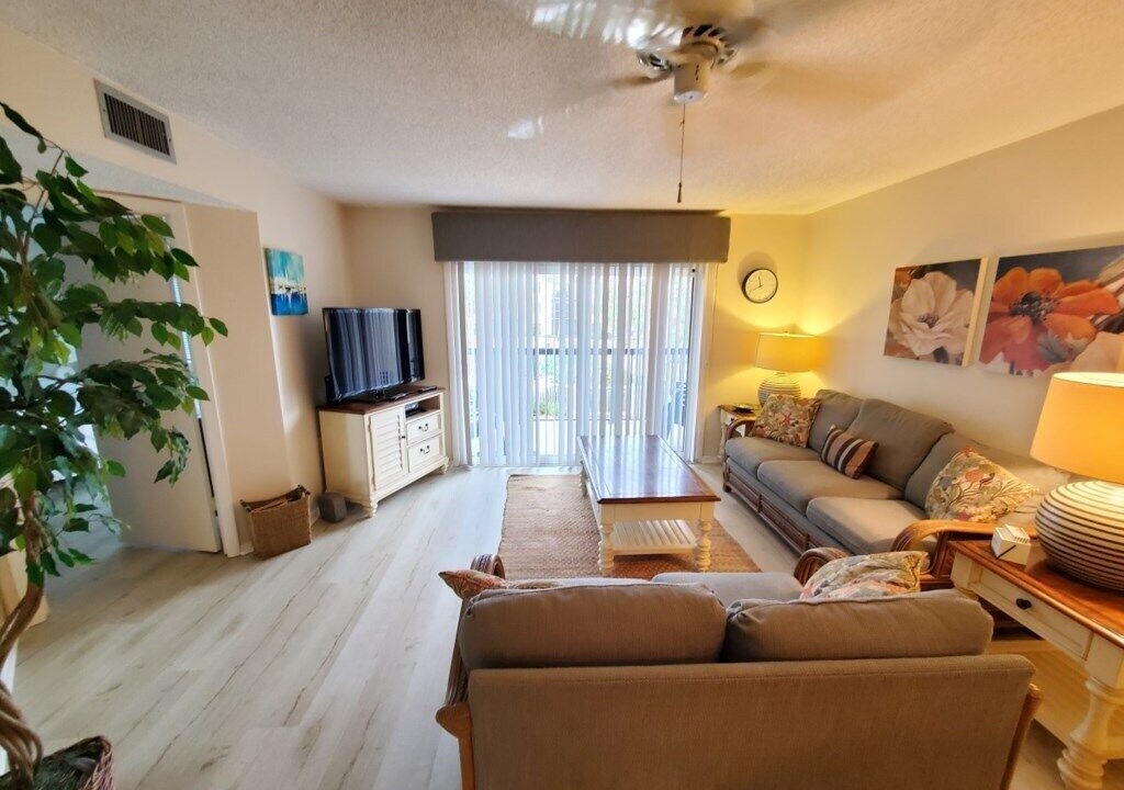 Photo of Livingroom in Butler Beach