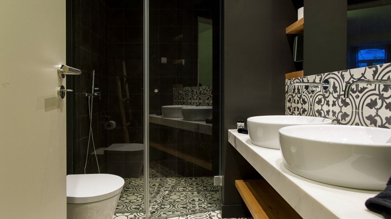 Photo of Bathroom in Baixa
