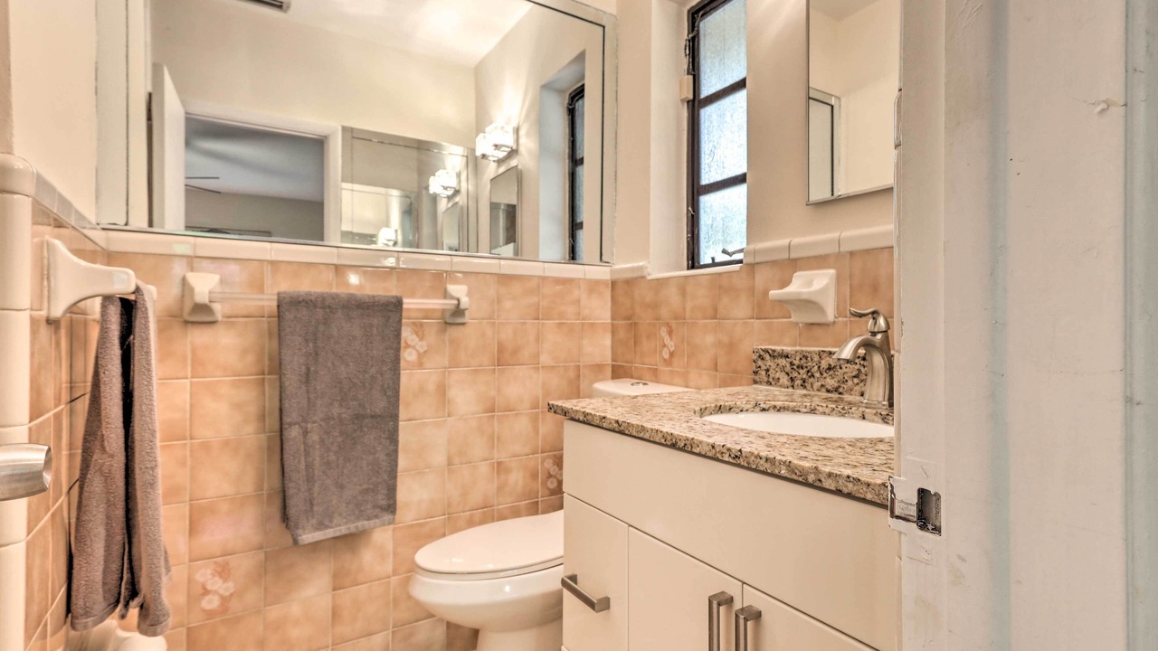 Photo of Bathroom in Pinecrest