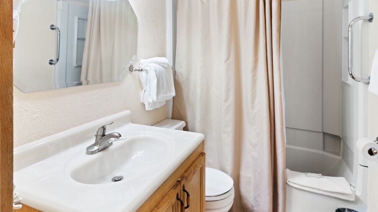 Photo of Bathroom in Snowshoe