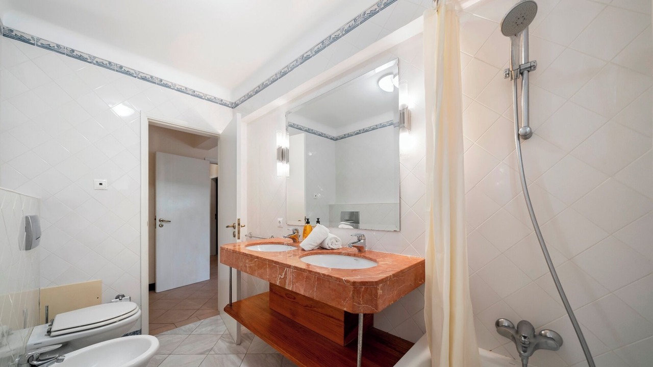 Photo of Bathroom in Canico