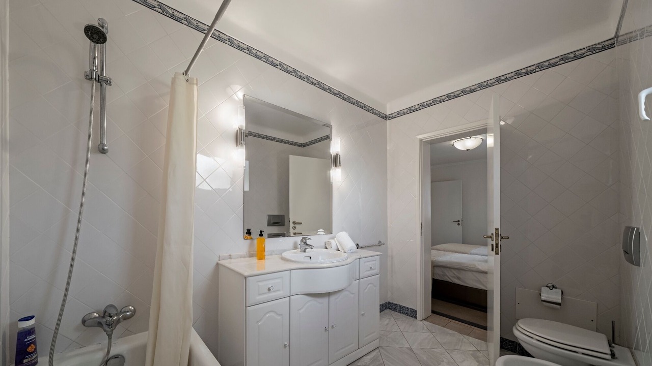 Photo of Bathroom in Canico