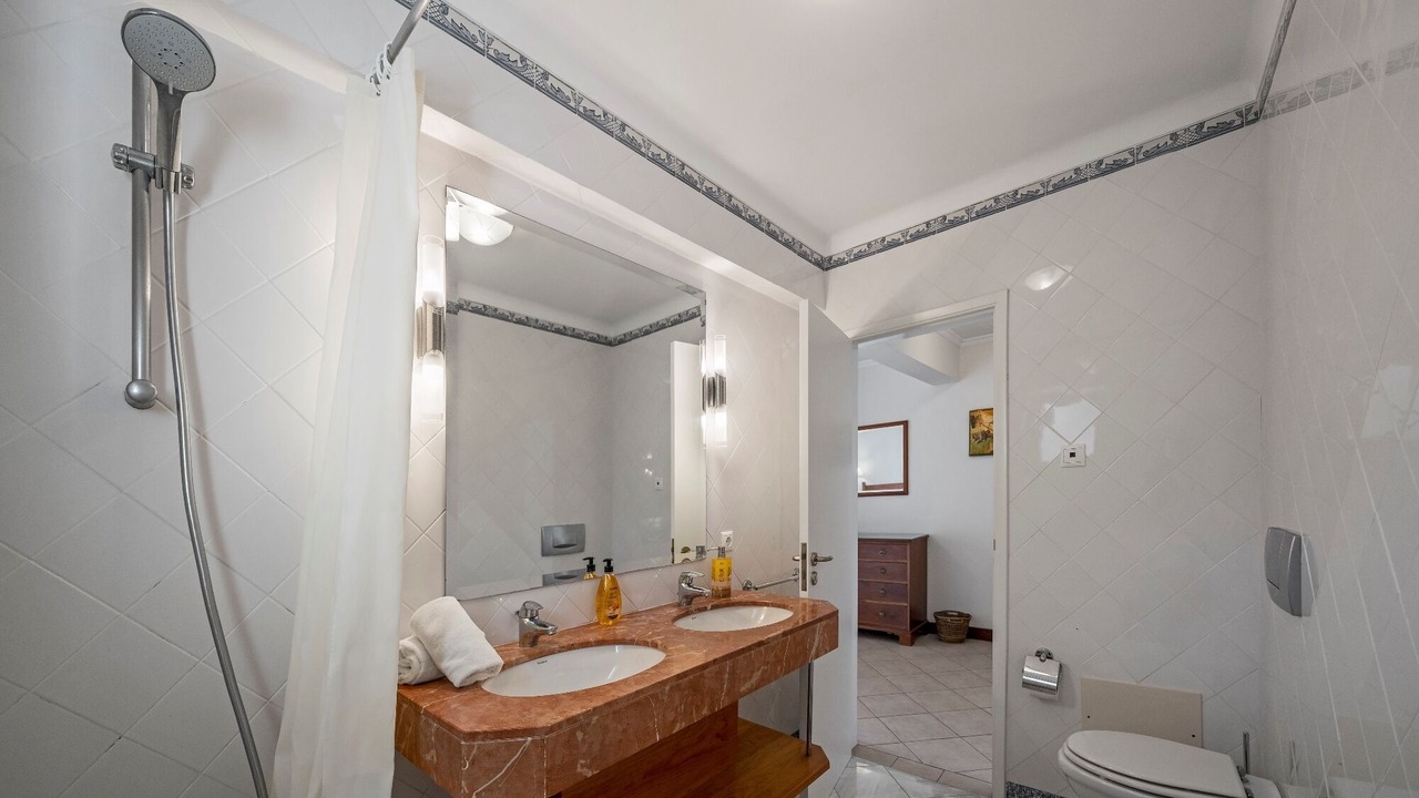 Photo of Bathroom in Canico