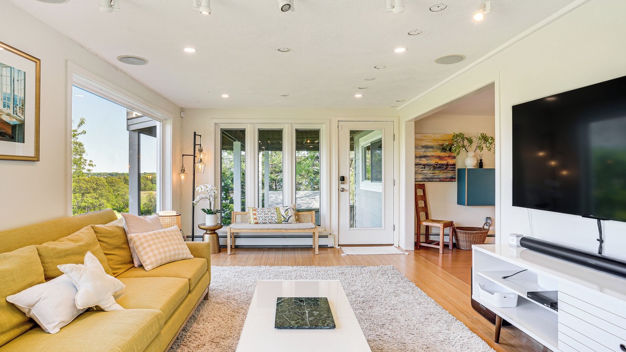Photo of Livingroom in Gloucester