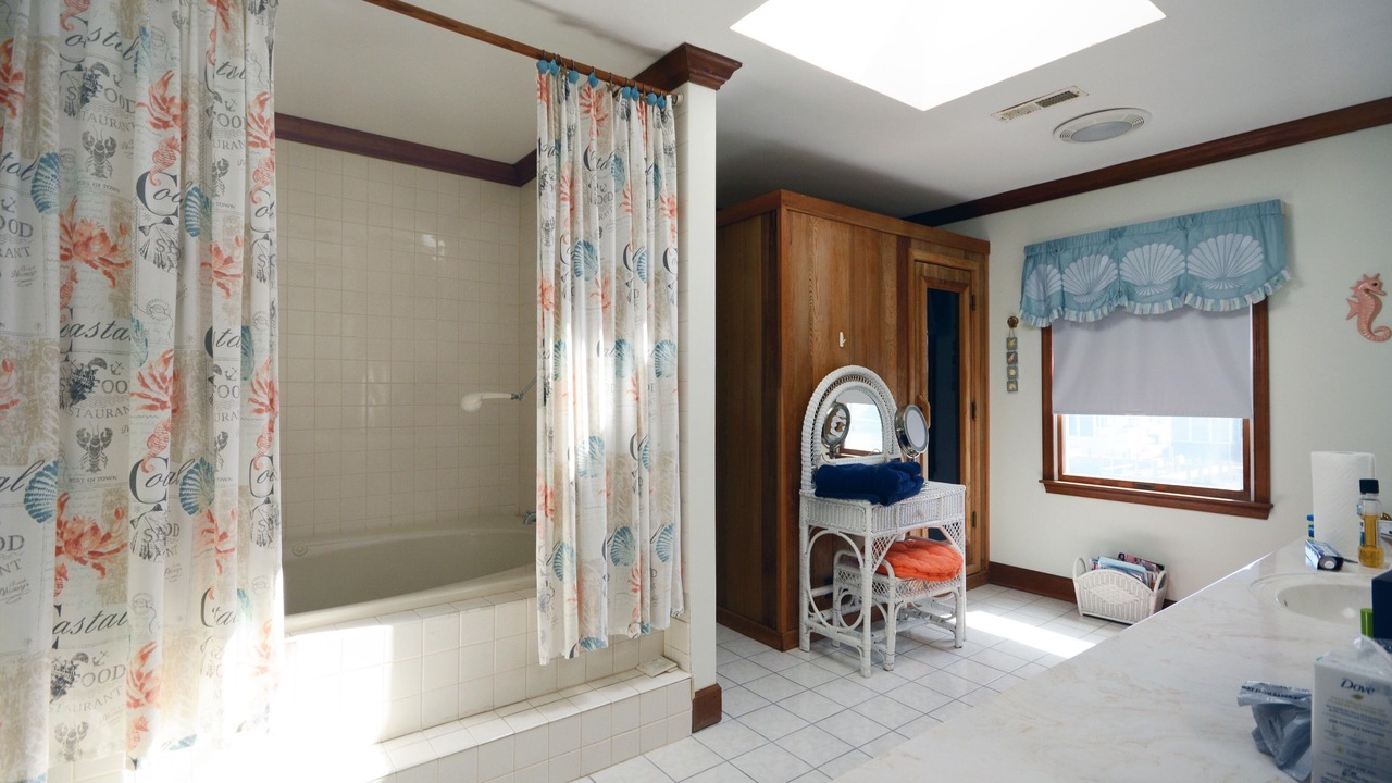 Photo of Bathroom in Caine Woods