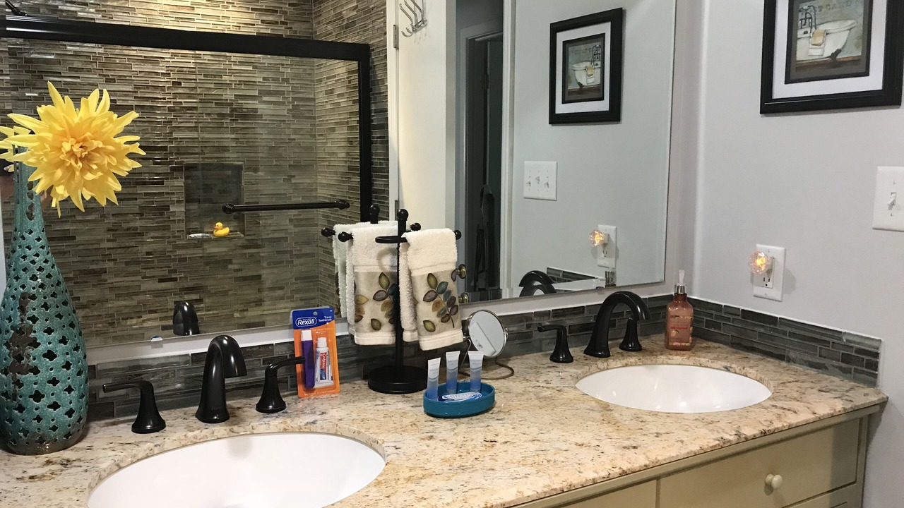 Photo of Bathroom in Grottoes